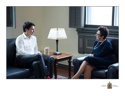 Prime Minister Justin Trudeau and CEO of CAMH, Catherine Zahn sitting down and having a conversation. 